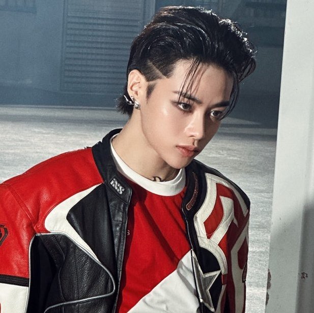 for_hubi's tweet image. literally how the fuck is this the same person?