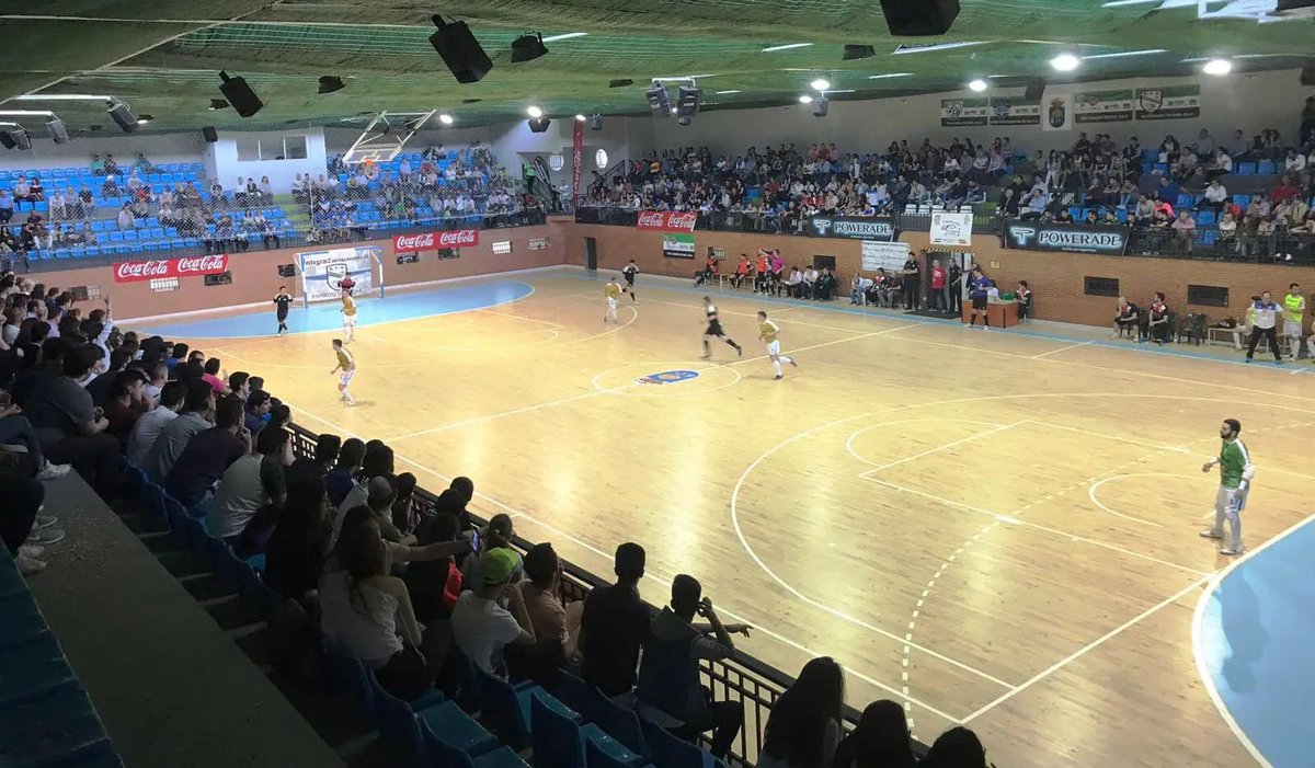 FutSalRFEF's tweet photo. 🏆👑 ¡Vuelve la Copa de S.M. El Rey FS!

▪️ 78 equipos sueñan con alzarse con el trofeo del K.O.

▪️ La primera ronda está integrada por 40 clubes de Segunda División B y Tercera

▪️ @CDPINSEQUE, primer clasificado a la Segunda Ronda

🔗 https://t.co/x1cSQvtMZI