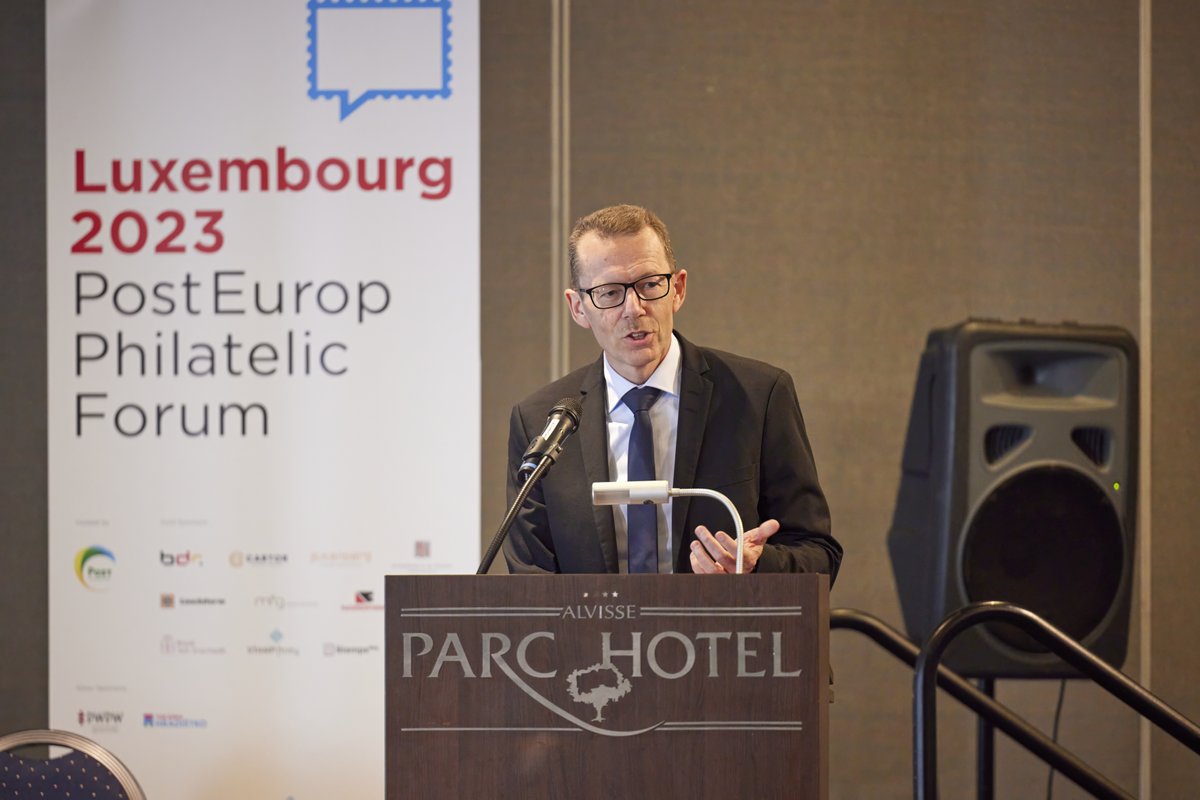 Pierre Zimmer, directeur général adjoint de POST, a exposé l'émission très prochaine du premier cryptotimbre luxembourgeois, alliant une passion traditionnelle à la technologie blockchain.