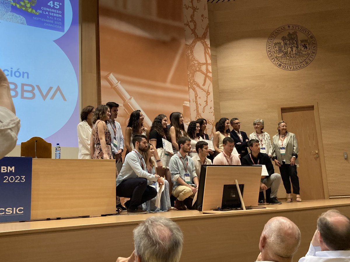 🎉🥳👏🏻🎊 Thrilled to see <a href="/rauxags/">Laura 🦎</a> <a href="/MemProtLab/">Membrane Protein Lab</a> <a href="/_BIOTECMED/">BIOTECMED</a> <a href="/BiologiquesUV/">Facultat Biològiques-UV.ES</a> awarded by the #BiomembranesGroup at the #45congresosebbm <a href="/SEBBM_es/">SEBBM</a> CONGRATS!!!!