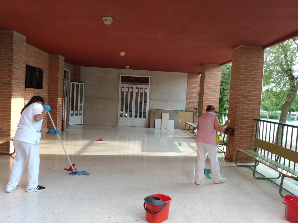 SercomosaN's tweet photo. Imágenes en la tarde de ayer en el colegio La Purísima en la pedanía El Llano.
👉Limpieza de choque en aulas y limpieza de obra de nuevo comedor para este inicio de curso.🧹
#LimpiezadeEdificios #MolinadeSegura https://t.co/wTgiSbo3a0