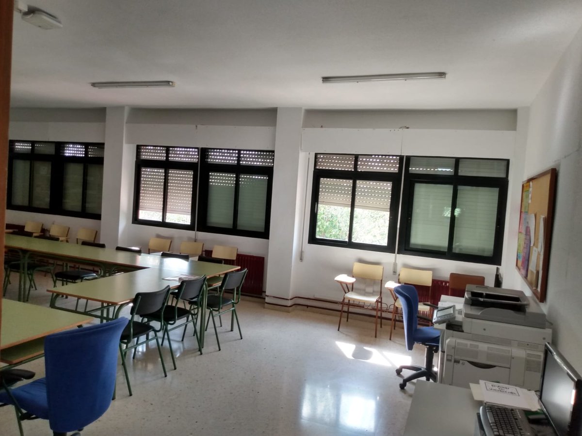 SercomosaN's tweet photo. Imágenes en la tarde de ayer en el colegio La Purísima en la pedanía El Llano.
👉Limpieza de choque en aulas y limpieza de obra de nuevo comedor para este inicio de curso.🧹
#LimpiezadeEdificios #MolinadeSegura https://t.co/wTgiSbo3a0
