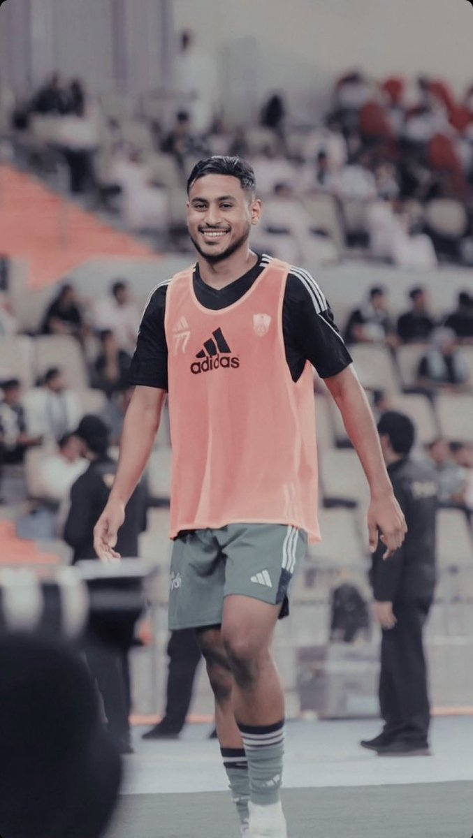 الرجال ما قصر معانا لم يتخاذل ابدا كان يلعب بامكانياته وساعدنا كثير في أيامنا الصعبه و جمهور الاهلي وافي وما ينسى من وقف معاه والتعليقات السلبية تجاهه لن نرضاها .

شكرًا يا حسن والله يوفقك💚💚
@H99shalali