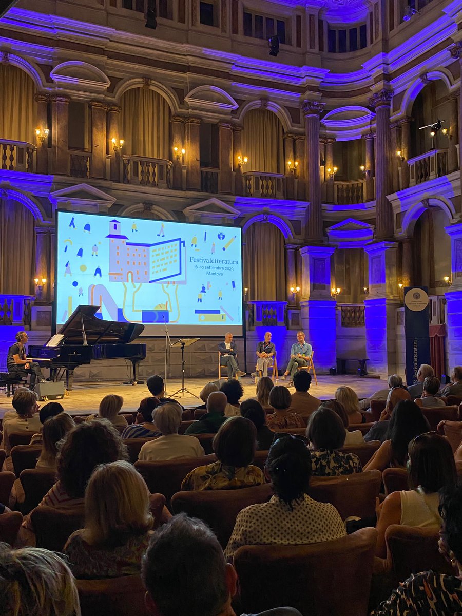 Sonzogno's tweet image. Sala piena al @festletteratura per ascoltare @Marcoannoni, autore de "La felicità è un dono", parlare di altruismo efficace, di etica del dono e di un nuovo paradigma del fare del bene nel modo migliore❤️

#FestLet #ScienzePerLaVita @Fondaz_Veronesi 

🔗sonzognoeditori.it/libro/scheda-l…