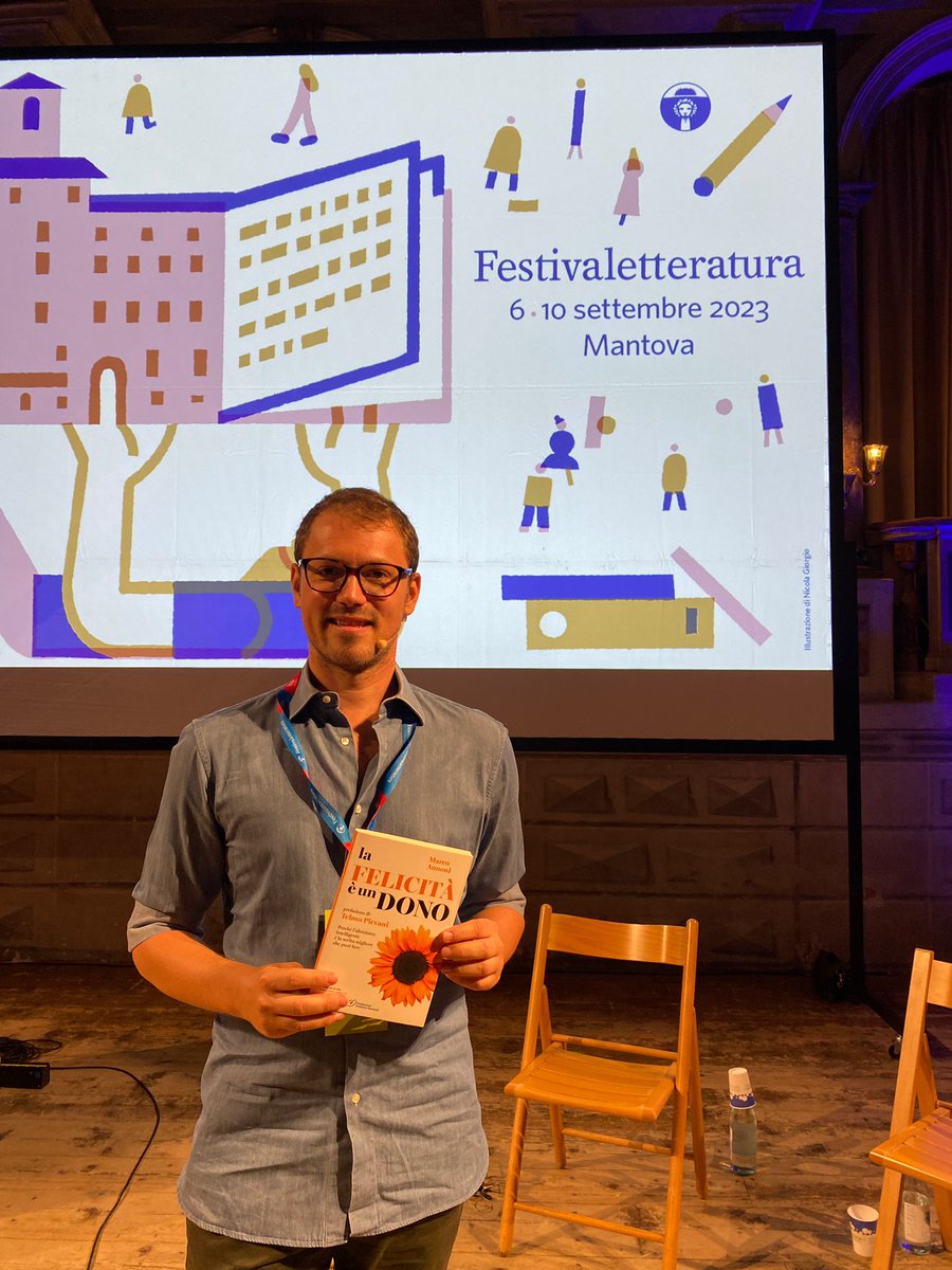 Sonzogno's tweet image. Sala piena al @festletteratura per ascoltare @Marcoannoni, autore de "La felicità è un dono", parlare di altruismo efficace, di etica del dono e di un nuovo paradigma del fare del bene nel modo migliore❤️

#FestLet #ScienzePerLaVita @Fondaz_Veronesi 

🔗sonzognoeditori.it/libro/scheda-l…