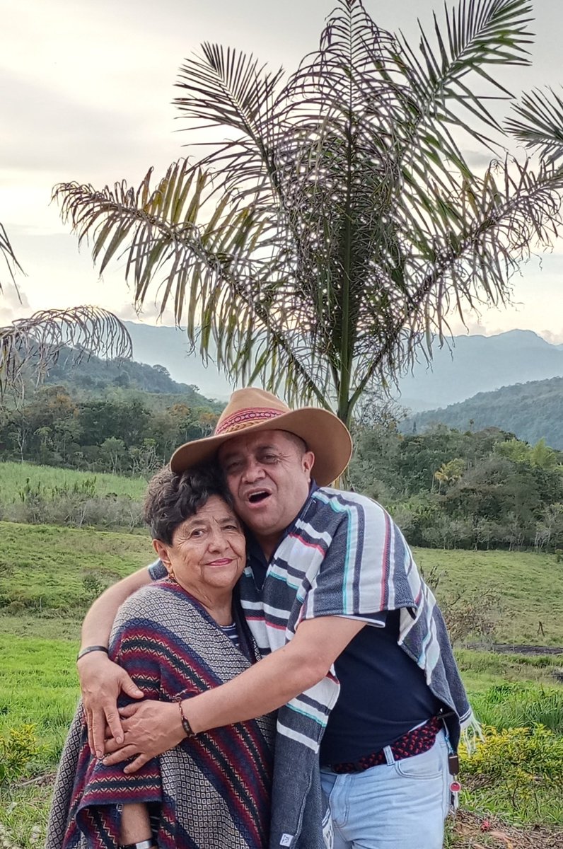 A mi GUERRERA de la vida...a ese ser tan lindo y especial que solo Dios nos puede dar..
FELIZ CUMPLEAÑOS MAMITA...
Carmen Soledad Pinzón de Jiménez Carmen Soledad Pinzón de Jimenez ....DIOS Y LA VIRGENCITA TE CUIDE Y TE PROTEJA POR SIEMPRE MAMITA 🎂🎂🎂💓💓💓💓🎂🎉💓