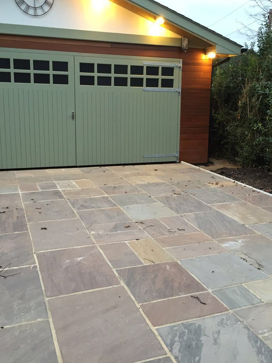 RoyaleStones's tweet photo. Transform your outdoor space affordably with cost-effective Indian sandstone paving, adding a touch of natural summery beauty to your patio. 🏞️ #OutdoorSpace #Paving #IndianSandstone #Tilesshopnearme #Lincolnshire #Watford #Birmingham https://t.co/iB7p1AUtEB
