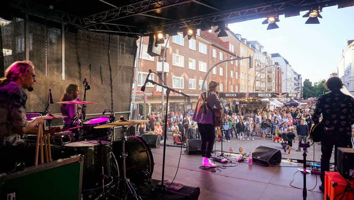 hamburg_de's tweet photo. Live-Musik, ein großes Kinderfest am Schinkelplatz, ein Flohmarkt und Kulinarisches: Mühlenkamp, Gertigstraße und Co. verwandeln sich am Wochenende für das Stadtfest Winterhude in vielseitige Festmeilen.😍🎉
Hier erfahrt ihr mehr!👉 https://t.co/EAfyxf58zz
Bild: Ahoi Events https://t.co/qfCeQzzN2z