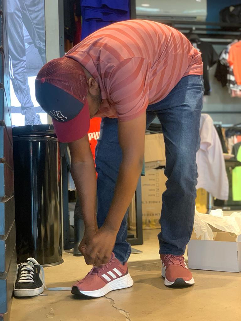 bajabiri's tweet photo. Mimi na wewe tupo kundi la wanao exist.....ndio maana benki tunaambiwa "Vua kofia" 🧢 https://t.co/FnPK4Y5TIK