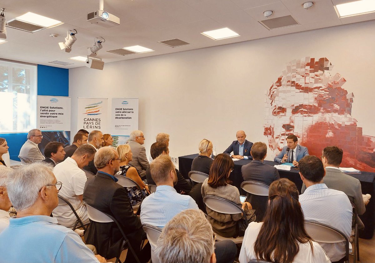 CACPLOfficiel's tweet photo. 📍 À #Cannes où @davidlisnard et @YannRolland_ concrétisent le projet de #thalassothermie sur la Croisette, par la signature du contrat de Délégation de Service Public avec @ENGIEsolutions portant sur la création et l’exploitation de ce nouveau réseau de chaleur et de froid. https://t.co/LtFG2QTWgx