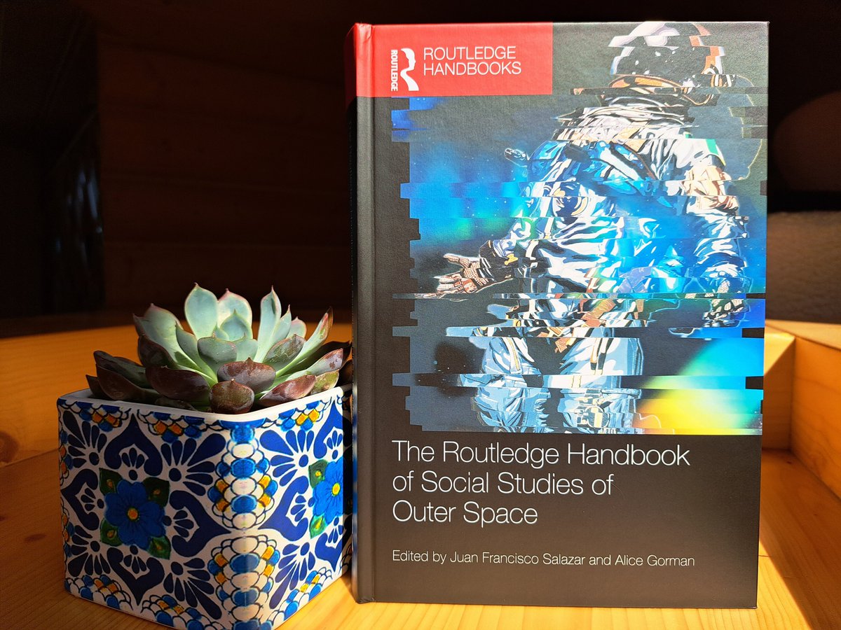 aniaszolucha's tweet photo. It's here📢
It's been a long time since I was that excited... about a *book*!
But this one is huuuge - literally (540 pages) and metaphorically. Lots of food for thought for all interested in humans and space 🚀
So glad to be part of it with my 📖about @SpaceX and Boca Chica🤗 https://t.co/QOtszQ9TkW