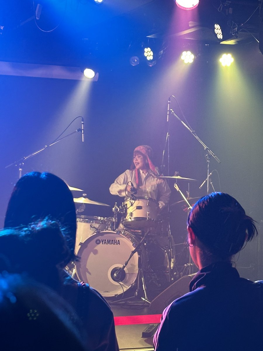 S9tarai's tweet photo. #COCO ライブ初参戦!
客層が若く アウェー感半端ない、、
もっと盛り上がってほしいな
#coco55 https://t.co/Mw5YPWFL4X
