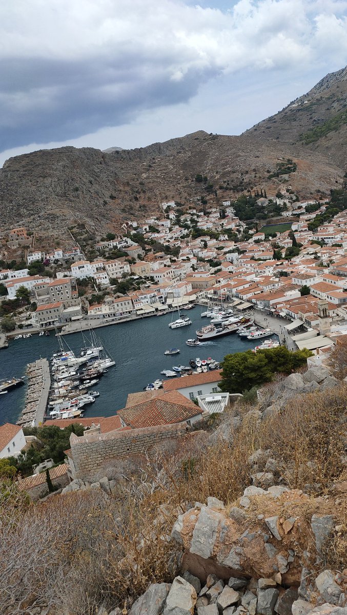 Grateful to have spent the week on the lovely little Greek island of Hydra at the brilliant Hydra parasitic helminths 2023 conference, meeting new people, seeing great research, and presenting part of my PhD on the intra &amp; inter-host variation of Schistosoma japonicum antigens!