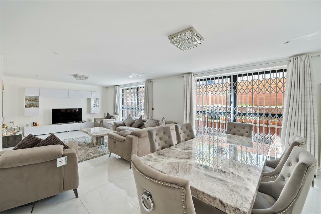 HuntersWestHampstead tweet media