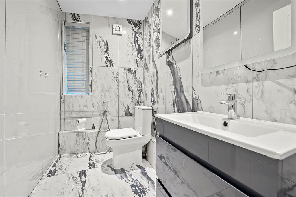 FOR SALE 🔐

📍 Mapesbury Road, London, NW2

A fabulous newly built seven bedroom house arranged over four floors, with garden, balconies and private secure driveway 🏡

📞 Call us now on: 0207 431 4777

#sale #forsale #property #buy #buyer