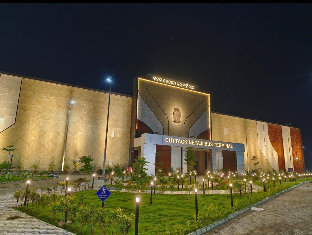 PWD_Odisha's tweet photo. Exciting news for #Cuttack! Hon’ble CM Shri @Naveen_Odisha will inaugurate the Cuttack Netaji Bus Terminal very shortly . This modern facility, with 180 bus bays &amp; 275 car parking spaces, promises to decongest the heritage city &amp; set a model for others. #NetajiBusTerminal https://t.co/XQYlgr4o7Q