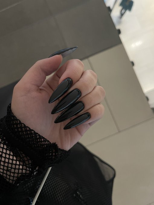 New nails  #longnails https://t.co/tvuzsy49QB<a href="/tag/longnails"class="tags">#longnails</a>