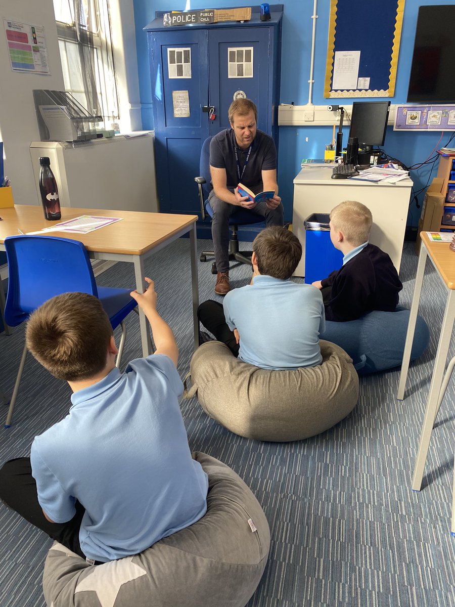 _SuttonHouse_'s tweet photo. International Literacy Day in its full swing at Sutton House academy. ⭐️#InternationalLiteracyDay #welovereading #classreading https://t.co/w2S8UDwQq9