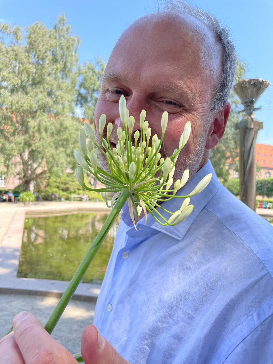 GLAD - Her er en glad mand. Han er glad, fordi han har verdens bedste kolleger❤️rigtig god weekend til jer og alle I andre gode kolleger derude😘