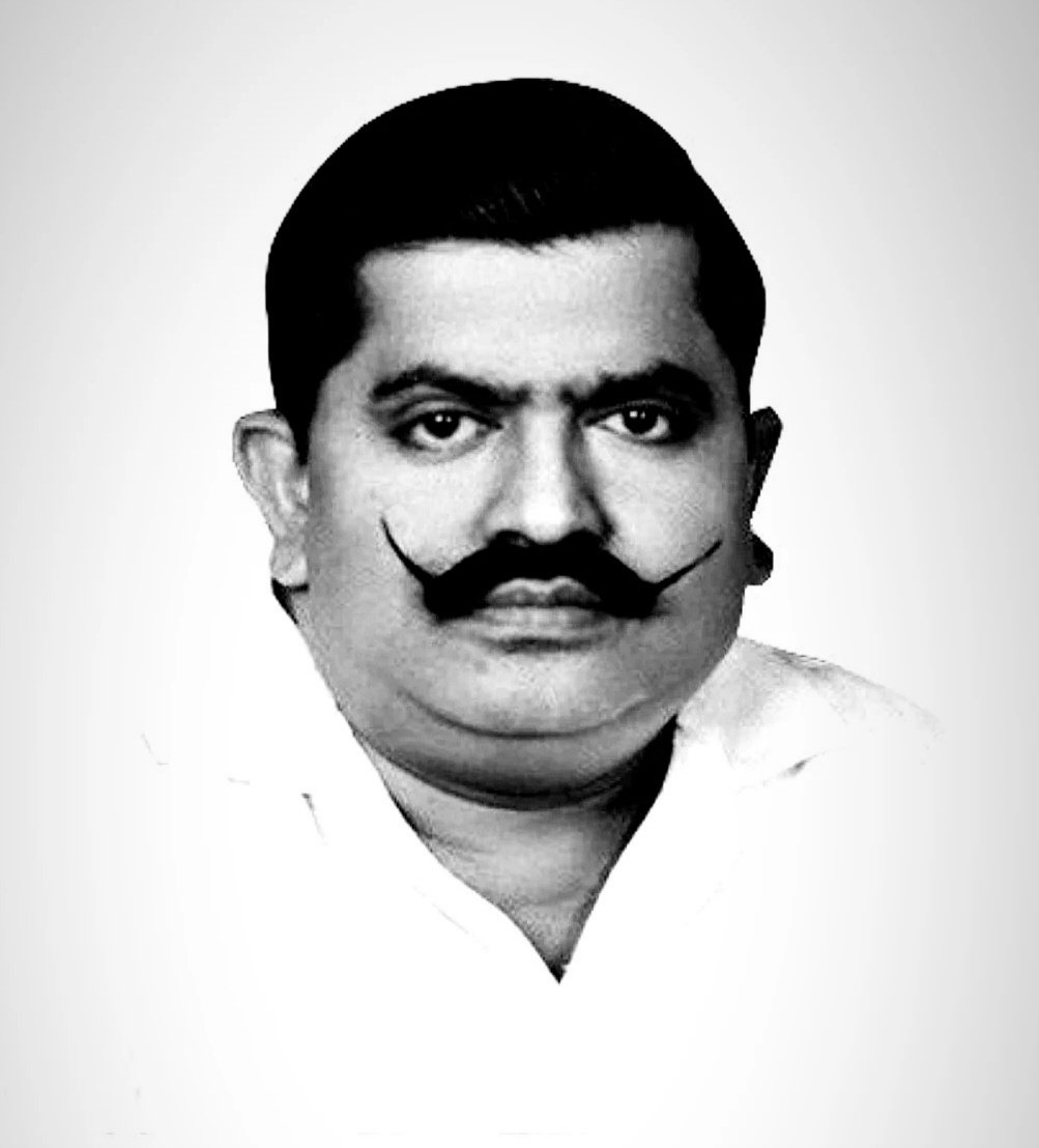 pradipmatepatil's tweet photo. "जर मराठा समाजाला सूर्य उगवण्याच्या आत आरक्षण जाहीर केले नाही, तर दुसऱ्या दिवशीचा सूर्य हा अण्णासाहेब बघणार नाही"
असे म्हणत ज्यांनी मराठा आरक्षणासाठी स्वत:च्या प्राणांची आहुती दिली, ते कै.अण्णासाहेब पाटील यांची आठवण नक्कीच सध्याच्या परिस्थितीत येते...

#मराठा_आरक्षण🚩 https://t.co/LVdPBfhng2