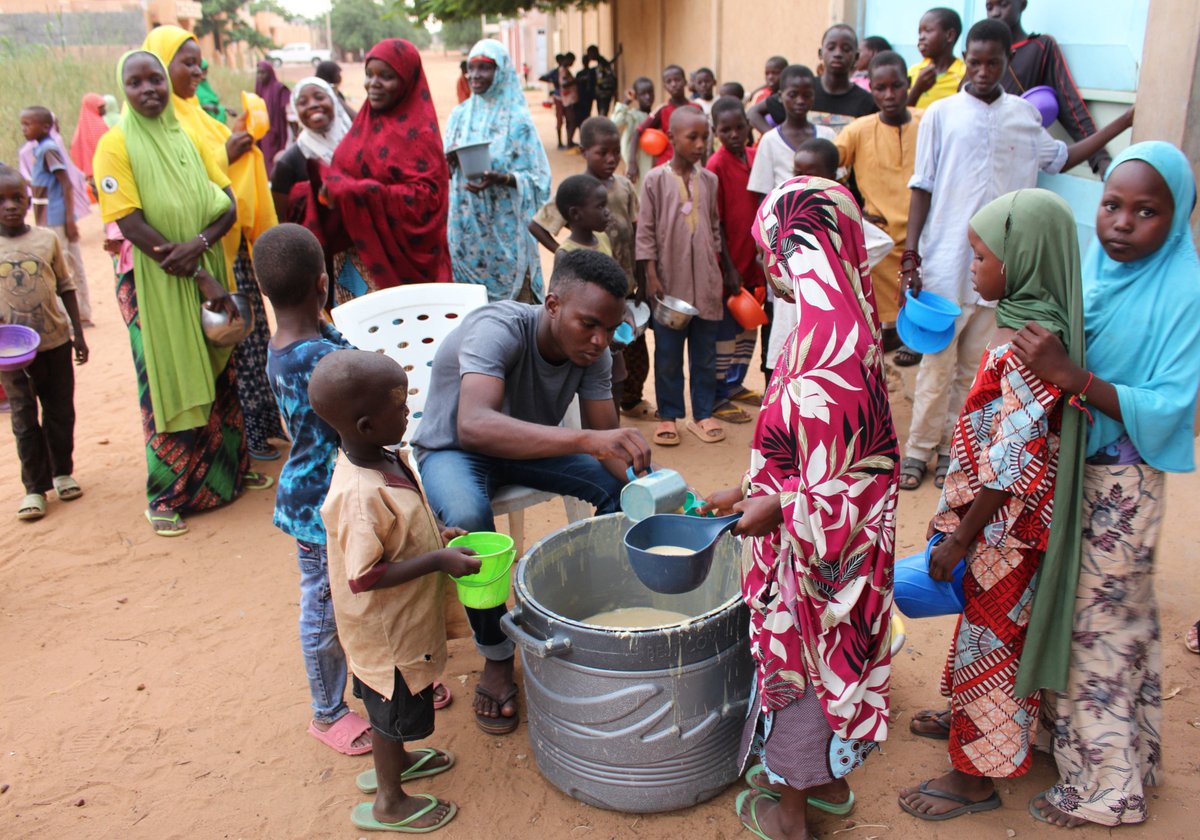Actuellement, le nombre est en baisse parce qu’une grande partie des garçons talibés sont retournés aux villages pour assister aux travaux champêtres. Les bénéficiaires comptent un peu plus d’une centaine en cette période. 3/4