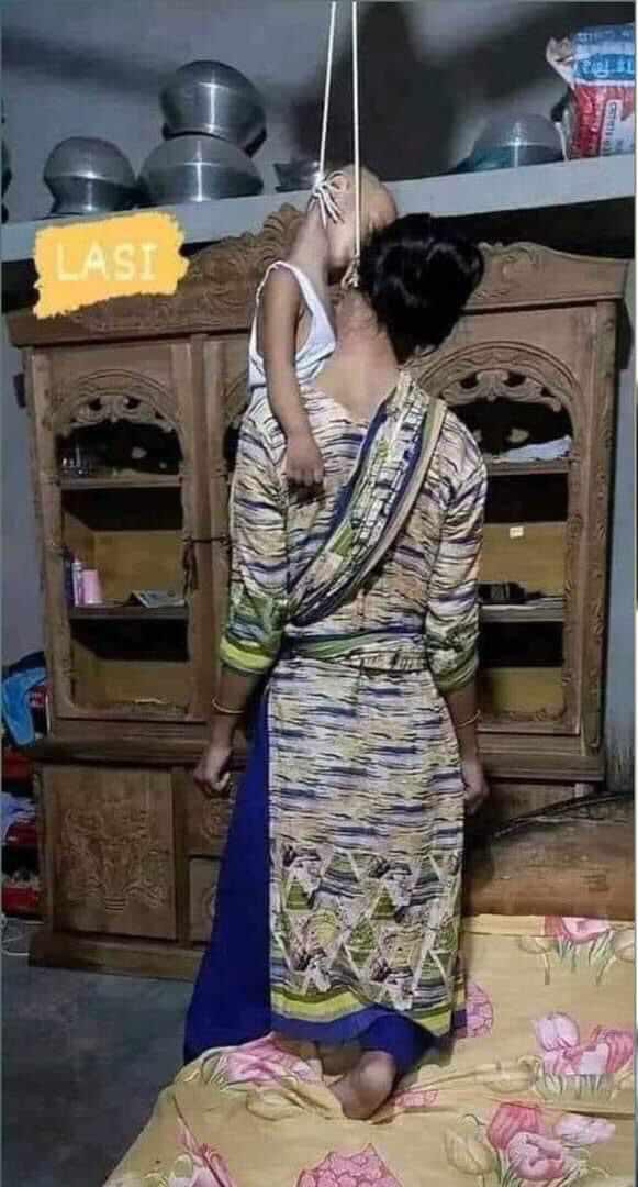 AhmadZaranom's tweet photo. *قیامت🔥خود بتائے گی کہ قیامت کیوں ضروری تھی🔥🥀😭👇👇*
*خوددار میرے شہر کا فاقوں سے مر گیا*
*راشن جو آرہا تھا ؛ وہ افسر کے گھر گیا*
*😭😭😭❤‍🔥❤‍🔥🥀🥀*
*چڑھتی رہیں مزار پہ چادریں بےشمار*
*باہر جو ایک فقیر تھا سردی سے مر گیا* https://t.co/BeVYjmAyCG