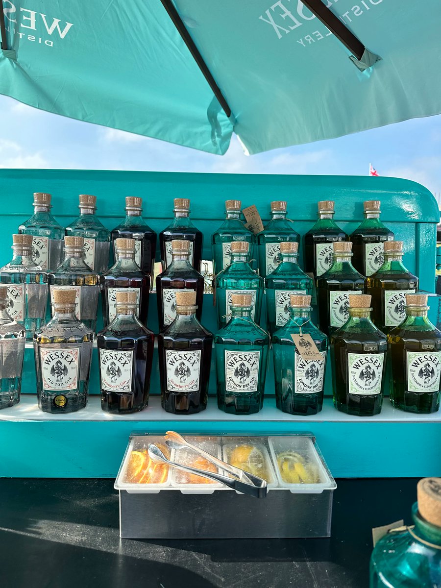 WessexGin's tweet photo. Preparing the lineup, as we get ready for the Surrey Gin Festival tomorrow! The dream team just got even better with Amy, Chris, Becca, and Ed 🤩 See you there!
#WessexGin #Teamwork #MeetEd
@theginfest https://t.co/PhwJWDxQv6