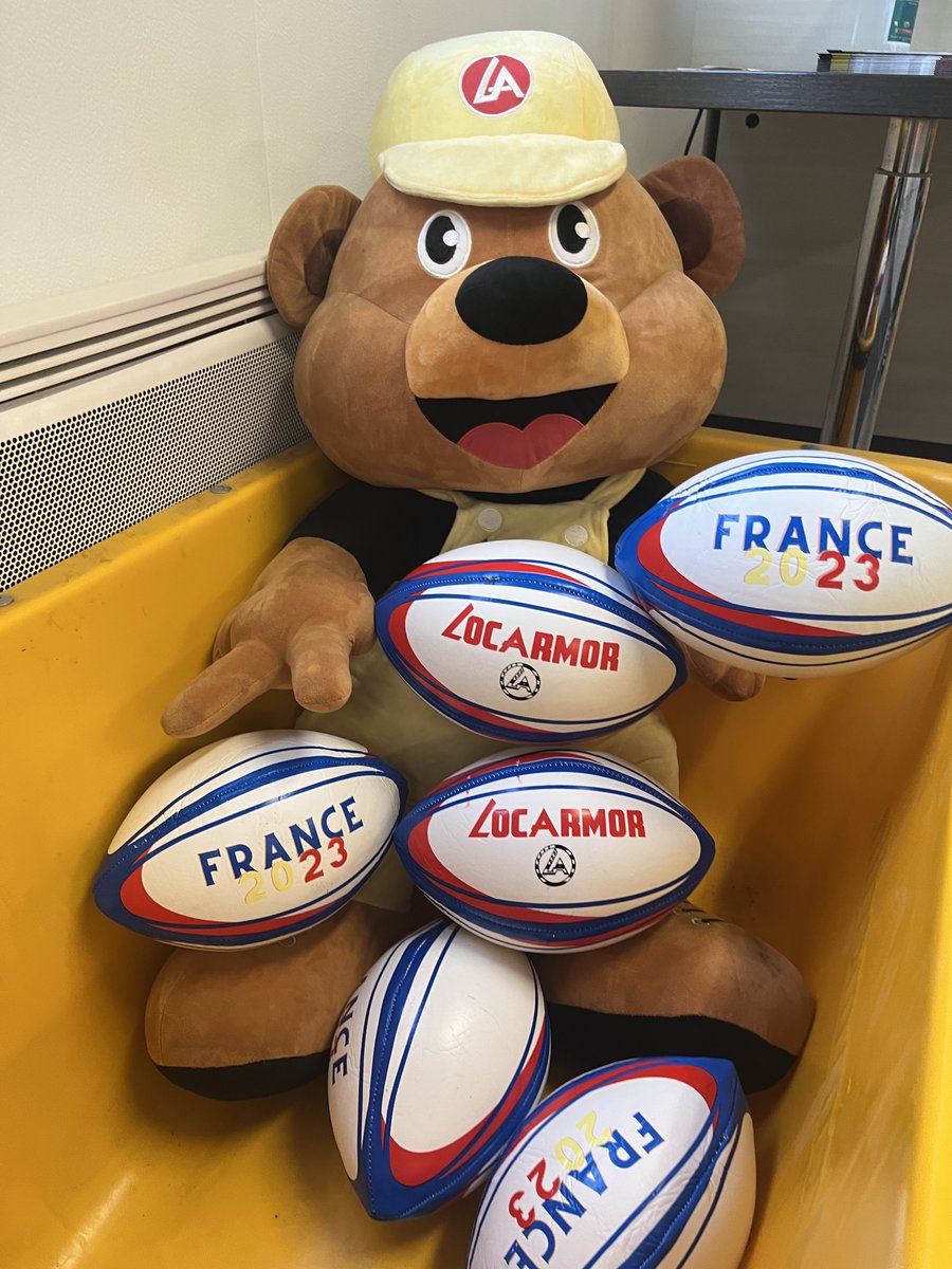 locarmor's tweet photo. [SPORTS]
Locky et ses équipiers supporters du XV de France !
Allez les Bleus !
#XVdeFrance #NeFaisonsXV #RWC2023 #FRAvNZL #UnisPourUnRêve #locarmor #location #vente #reparation #bretagne #breizh #bzh https://t.co/JIUNEmmsEK