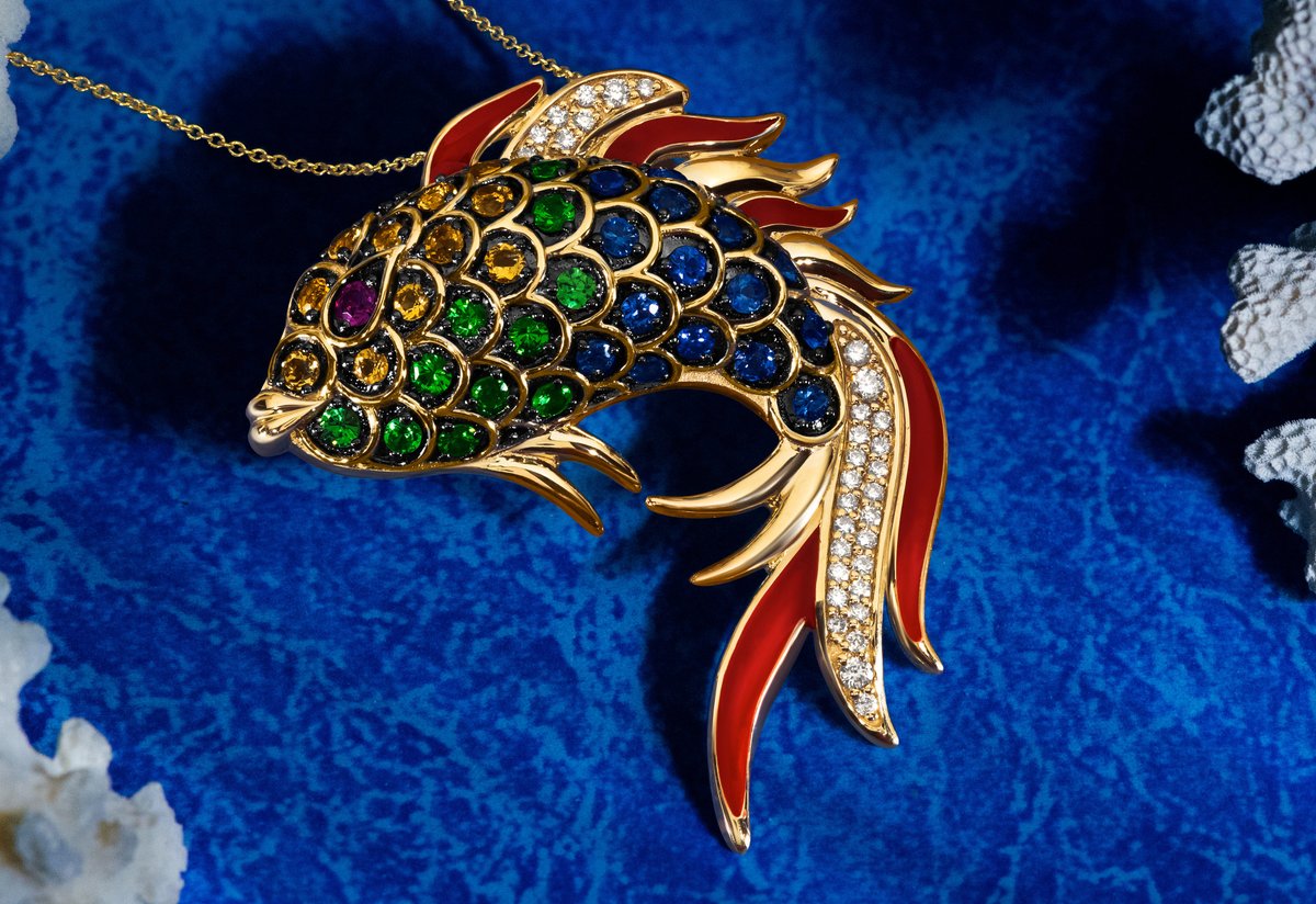 Le_Vian's tweet image. Swim with the graceful Mandarin Fish. 🐠

Shining with the vitality of the sea, this piece portrays a spectrum of colorful gemstones from Forest Green Tsavorite to Raspberry Rhodolite, detailed with shades of enamel and Nude Diamonds. 

✨ levian.co/45F5S7F

#mandarinfish