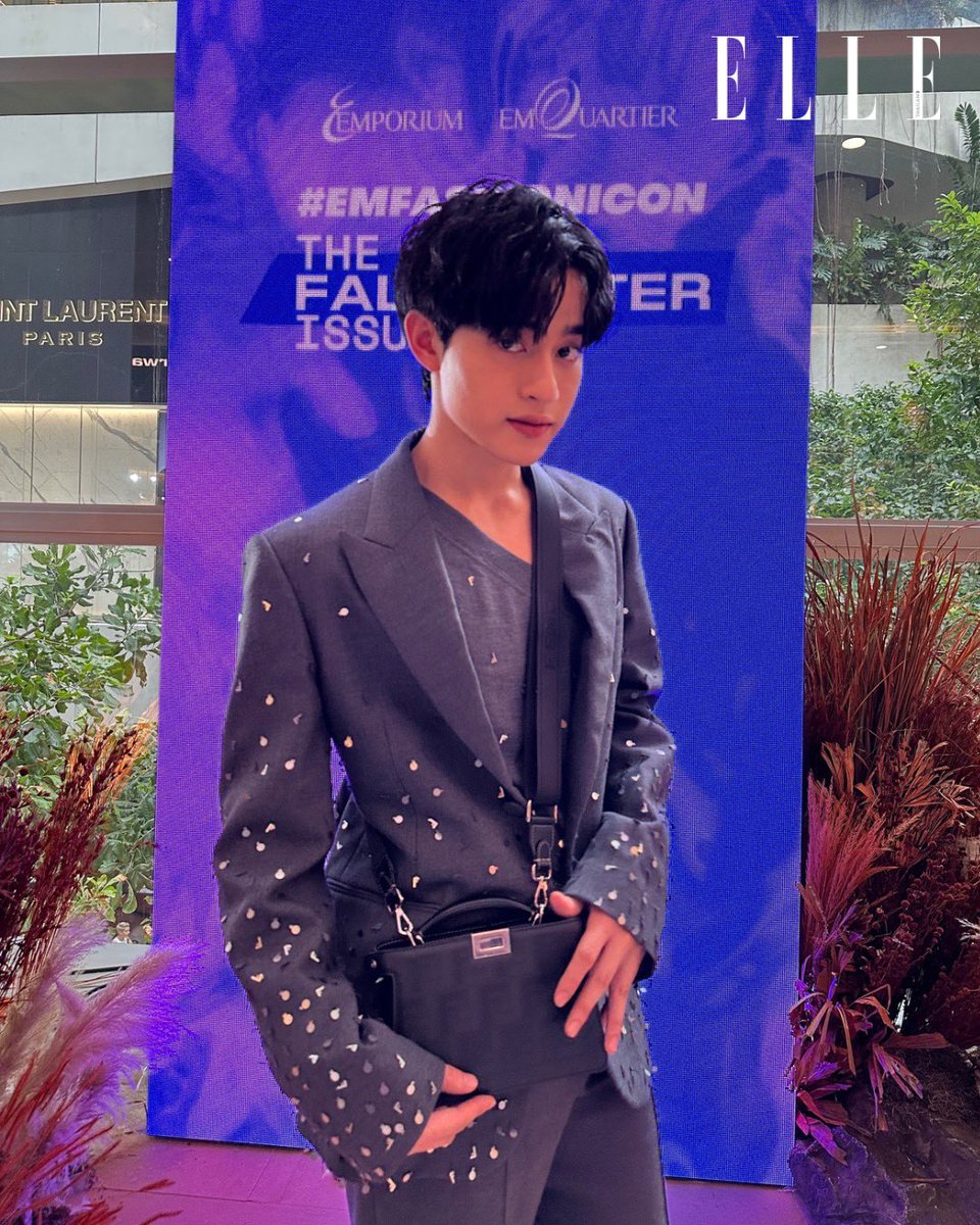 ELLEThailand's tweet image. ไม่โดนตกยังไงไหว! &apos;บาร์โค้ด ตฤณสิษฐ์&apos; @BarcodeTin ในโททัลลุคสุดเท่จาก FENDI กับการร่วมอัปเดตเทรนด์ล่าสุดประจำปีที่งาน #EMFASHIONICON : THE FALL/WINTER ISSUE 2023 

#ELLEreports
#EMFASHIONICONxBarcode
#barcodetin