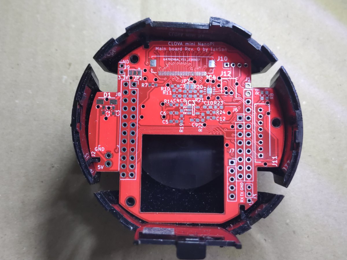 TakSan0's tweet photo. CLOVA mini用の改造 #NanoPi 取付けた状態で物理的には収まることが確認できて一歩前進。しかしながらネジ穴位置とツメ用の切り掛け位置が若干ズレ有りでキツキツな為要修正。
回路的な検証はこれからで部品待ち。
https://t.co/pJlXyP677S
#CLOVA改造 #ラズパイ化CLOVA #CLOVA #LINECLOVA #LINE_CLOVA https://t.co/0hYA4Y6zIy