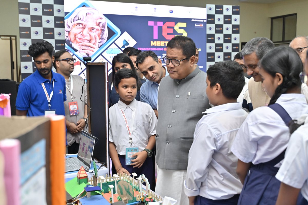 IITGuwahati's tweet photo. A science display exhibition, TES(Transforming Education into Schools) is held at @IITGuwahati today. Shri @ranojpeguassam, Education Minister, GoA was the Chief Guest and Shri Dr. Om Prakash, MD @Samagra_Assam &amp; Officiating @DirectorIITG Prof. @piyer73 were the Guest of Honour. https://t.co/moLaHAF9uX
