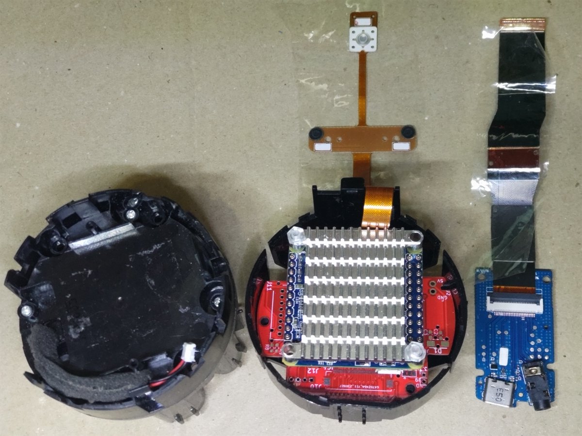 TakSan0's tweet photo. CLOVA mini用の改造 #NanoPi 取付けた状態で物理的には収まることが確認できて一歩前進。しかしながらネジ穴位置とツメ用の切り掛け位置が若干ズレ有りでキツキツな為要修正。
回路的な検証はこれからで部品待ち。
https://t.co/pJlXyP677S
#CLOVA改造 #ラズパイ化CLOVA #CLOVA #LINECLOVA #LINE_CLOVA https://t.co/0hYA4Y6zIy