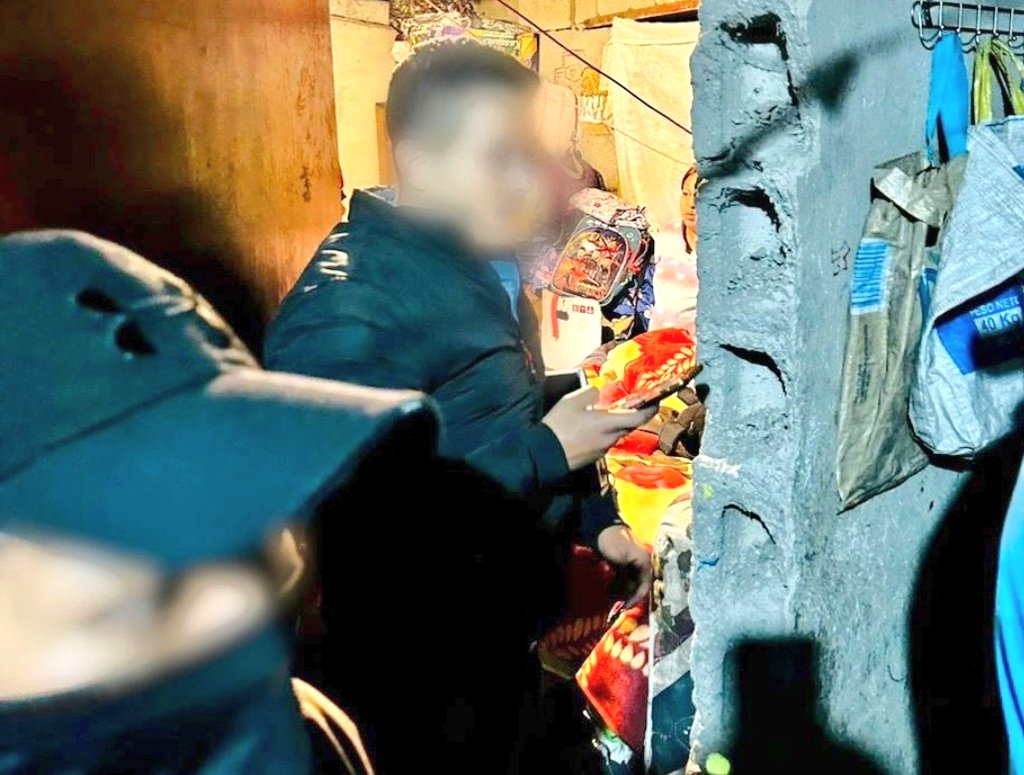 WRadioEc's tweet photo. 🔴#URGENTE
La @FiscaliaEcuador, #UIAD y #Dinased, unidades especiales de la @PoliciaEcuador ejecutaron allanamientos en las provincias de #Pichincha, #Cotopaxi y #Chimborazo, como parte de las investigaciones en el caso del asesinato de #FernandoVillavicencio. https://t.co/DiwkE6qEhu