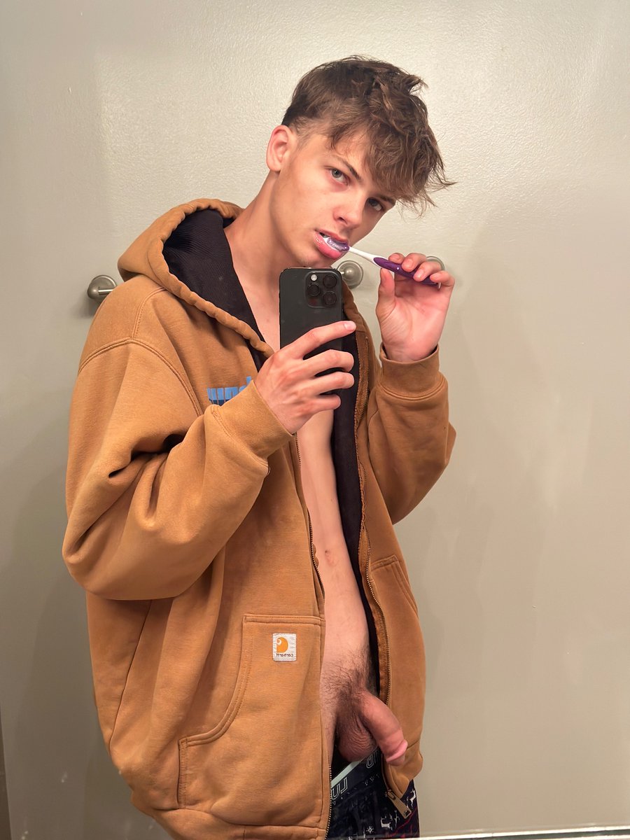 eddypremium's tweet photo. watcha lookin at 😴🥱🦄🦏 https://t.co/mqyNlYGOi5