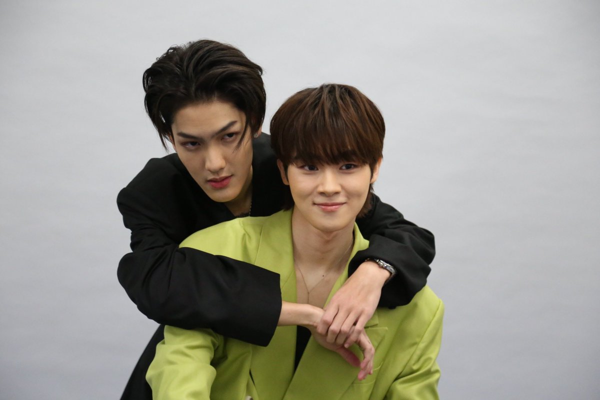 broadcastthai's tweet photo. ขอส่งท้ายสำหรับงานวันนี้คร้าบบ 💚🖤 
#PraewCharity2023
#PraewCharityxTARBOM https://t.co/ctPJu5ve3A