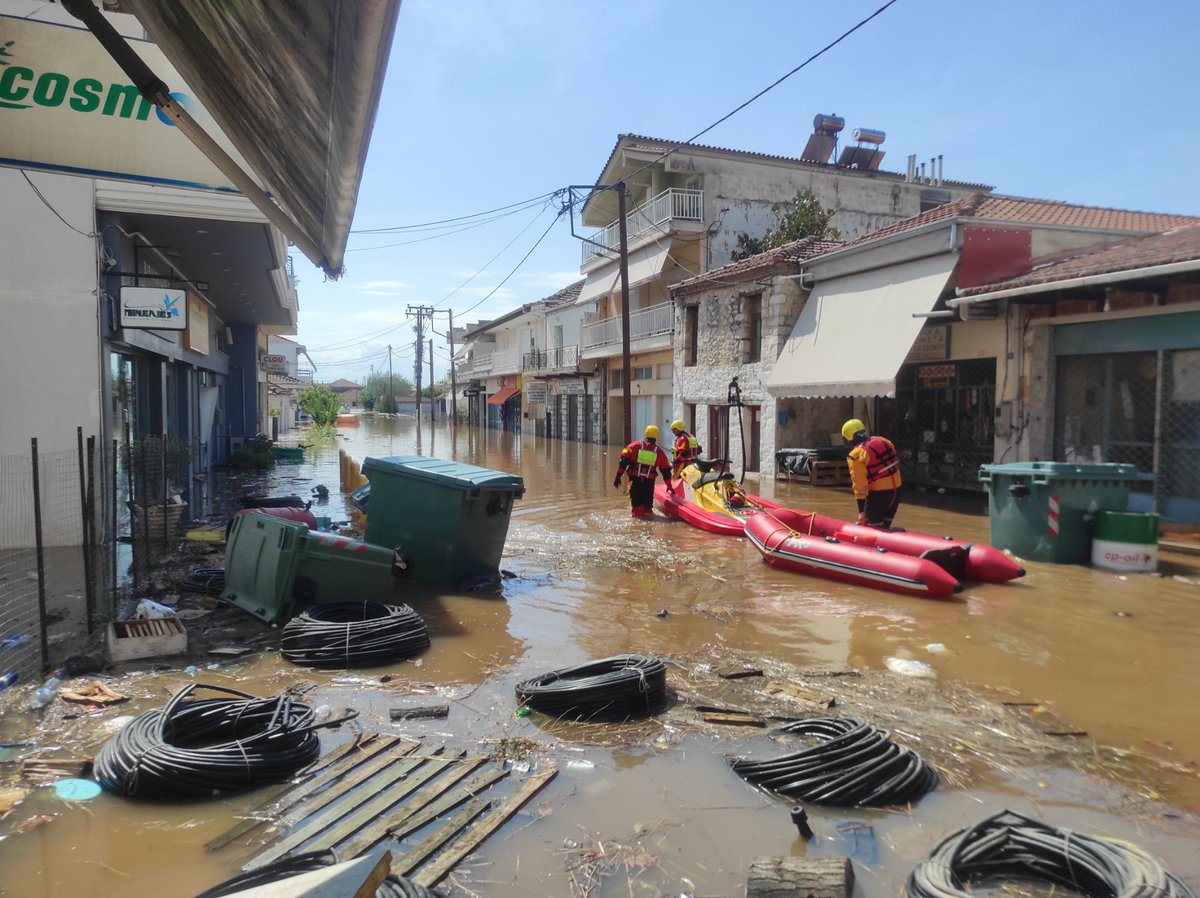Μεταφορά φαρμάκων σε εγκλωβισμένους στην Φαρκαδόνα από την Ελληνική Ομάδα Διάσωσης #ΕΟΔ καθώς και απεγκλωβισμοι κατοίκων
#ΚΑΚΟΚΑΙΡΙΑ_DANIEL #κακοκαιριαDaniel #πλημμύρες @hellenicrescue