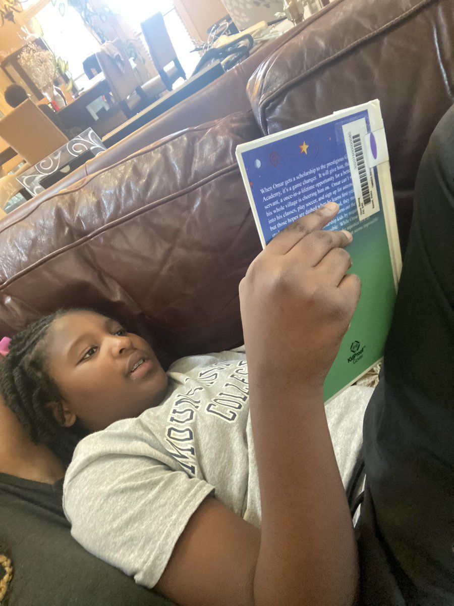 EverlyMonet's tweet photo. Someone had really gotten into reading!! #readingbowl thanks @mrsbrandyhudson @WesleyTabatha @hollyelise84 https://t.co/4wCxnpeWNH
