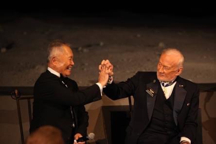 Today is #StarTrekDay…a day to recognize its television debut on September 8, 1966. Over the years I’ve gotten to know many of the actors. Here I’m with George Takei, aka Hikaru Sulu, where he helps me with my Vulcan salute. 🖖 Have a great Friday everyone and “Boldly Go Where