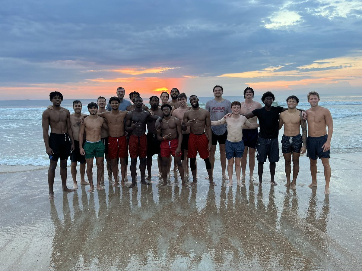 Competition Friday! Beach workout in our backyard this morning. 🏝️🏝️🏝️