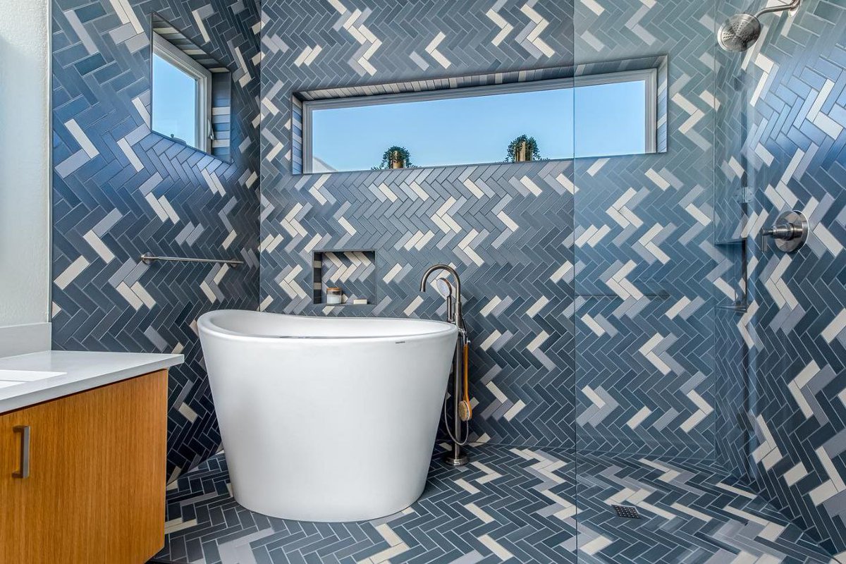 AquaticaBath's tweet photo. Primary Bathroom Redesign: Wet Room &amp; Jacuzzi Oasis https://t.co/5dcMvoIWdR https://t.co/snEQZq2Vy8