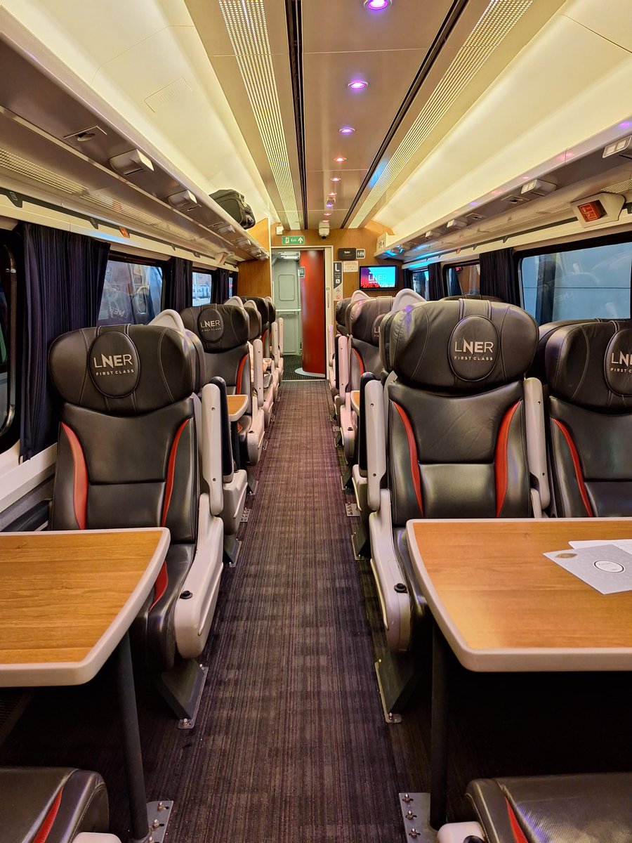 susan_comerie's tweet photo. Yey we finally get to experience an @LNER Intercity 225 from Leeds to London, extra special with the #BattleofBritainMemorialFlight at the rear & legendary @_TMsteve being our fab Train Manager π Edward is very happy with his journey π thank you β¨οΈ https://t.co/3HfnjFVpWE