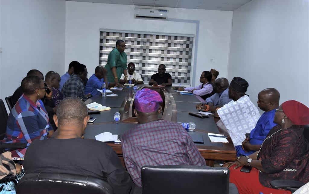 PspOperators's tweet photo. Our newly inaugurated EXCO led by the President @AdebolaGb started on a good footing with a courtesy visit to @Lawma_gov @muyiwag to discuss areas of improving waste mgt services in Lagos. The 2 parties pledged to working together to implement Mr. Governor's @jidesanwoolu vision https://t.co/7xhbOyxoBX
