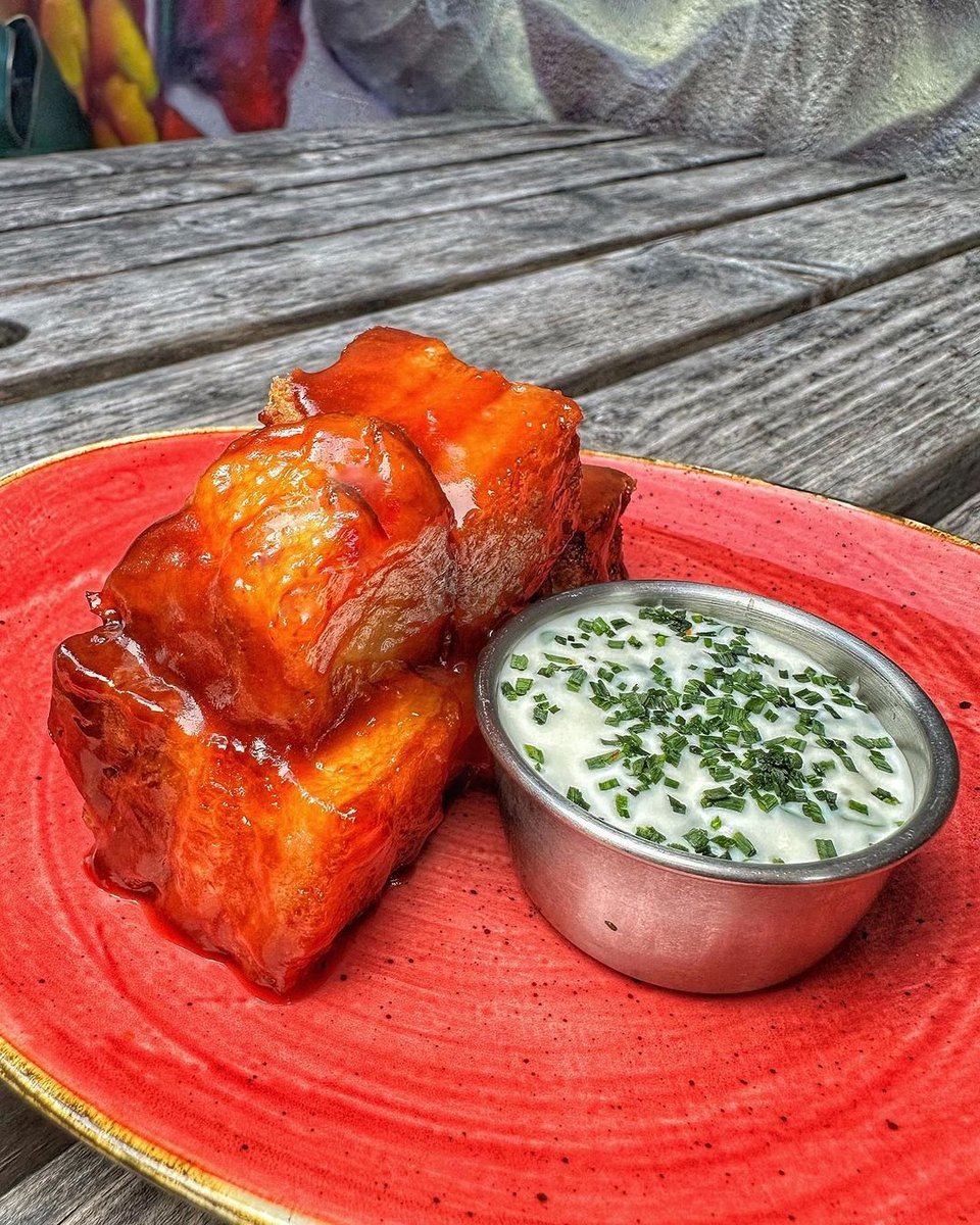 Fancy Hank's York tweet media