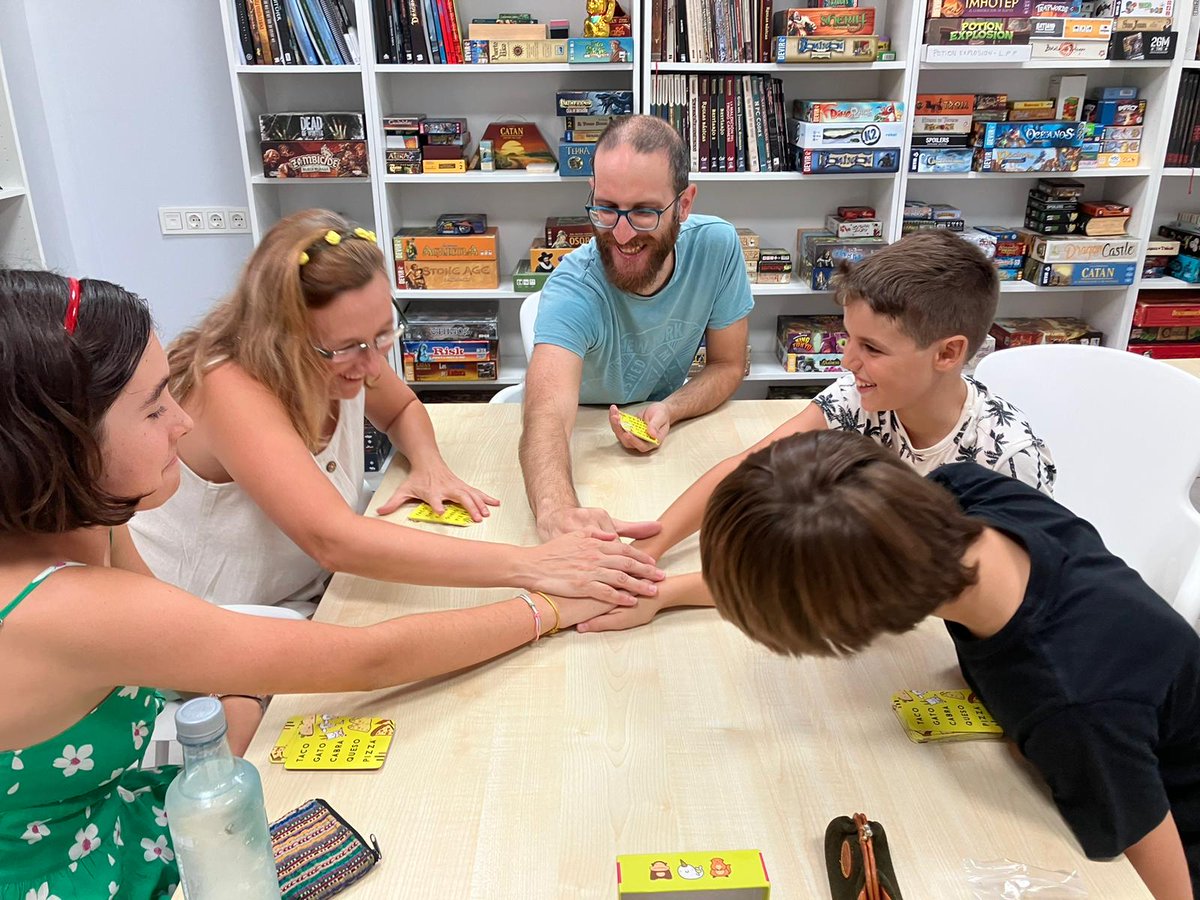 encuentromurcia's tweet photo. Disfrutamos de una tarde de juegos de mesa para toda la familia. ¿Te unes a la próxima?. 

#encuentroaleatorio #murcia #juegosdemesa #juegosdetablero #boardgames #juegosfamiliares https://t.co/XcAARJUwez
