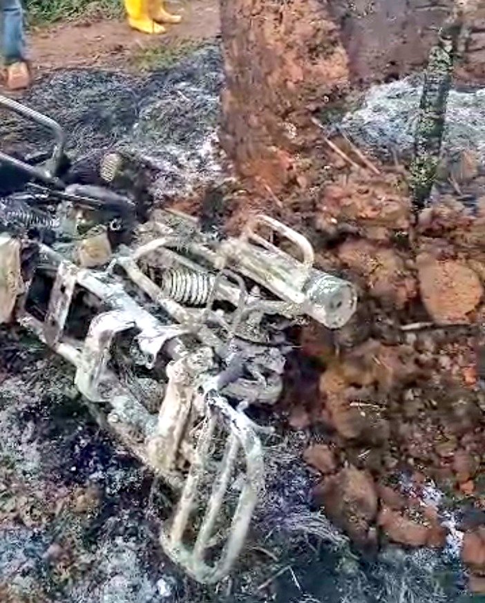MaishaRdc's tweet photo. #RDC_ONU: La localité de #MBIDJO/DJUGU a été attaqué par la #CODECO à 4h/Am. Maintenant 4 morts, maisons incendiées et autres biens des pop civiles. "Les #FARDC sont accusées de complicité d'avoir appuyé en armes ces Miliciens #CODECO. (@ITURI_AMANI)
(8/9/023)1 @dreynders https://t.co/iRmQUwvfIS