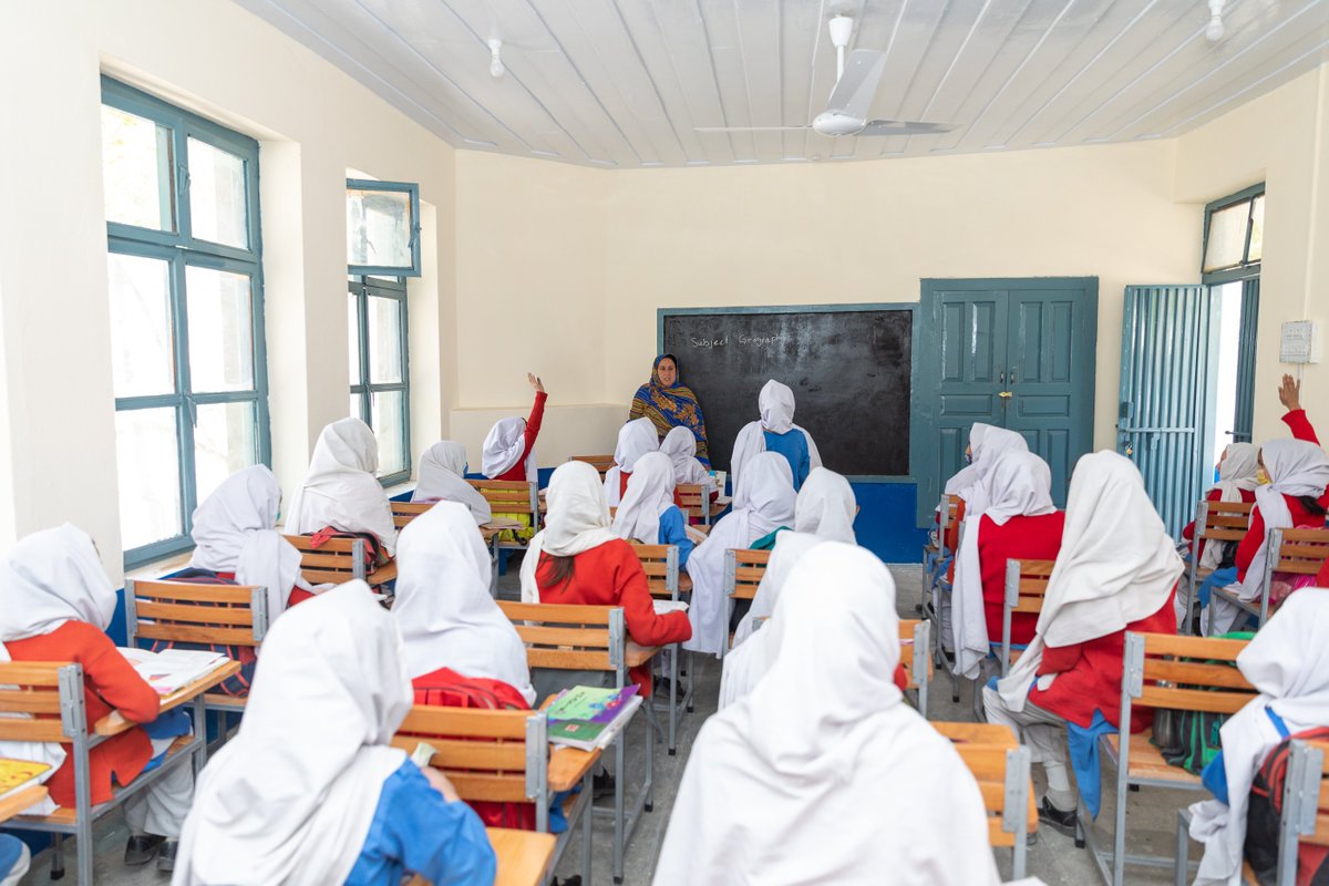 UNDP_Pakistan's tweet photo. #UNDPinPakistan, @UNICEF_Pakistan &amp; @KPESED w/ support from @CanHCPakistan are rehabilitating schools in Khyber Pakhtunkhwa.

W/ this initiative, our aim is to enhance educational access w/ a particular focus on promoting inclusive education for girls.

#LiteracyDay https://t.co/w6jC391qnF