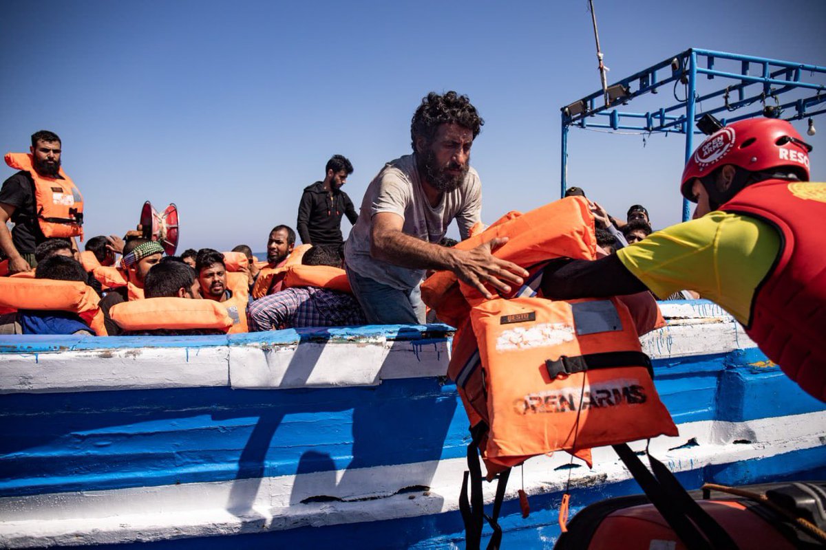 openarms_fund's tweet photo. El #OpenArms sigue bloqueado en el puerto de #Carrara por parte del gobierno italiano desde hace más de 2 semanas.

¿Nuestro único crimen? Haber salvado la vida a 196 personas en esa enorme fosa común en la que han convertido el #Mediterráneo.

Pueden multarnos, pueden seguir hostigándonos, pueden bloquear nuestros barcos una y otra vez. Pero de una cosa estamos seguros: ¡no lograrán nunca detenernos!

Seguiremos salvandos vidas en el mar y defendiendo los derechos de las personas en situación de vulnerabilidad, hasta que se garanticen #VíasSegurasYLegales para todxs.

Si salvar vidas es un crimen, no hay mejor momento para que te unas a nuestra banda. Hazte criminal.
ÚNETE A NUESTRA BANDA. TE NECESITAN.
#FREEOPENARMS

https://t.co/f37Z6pO1yd

#cadavidacuenta #humansbeinghumans #life #openarmsrescue
https://t.co/zaFKxSVK8E