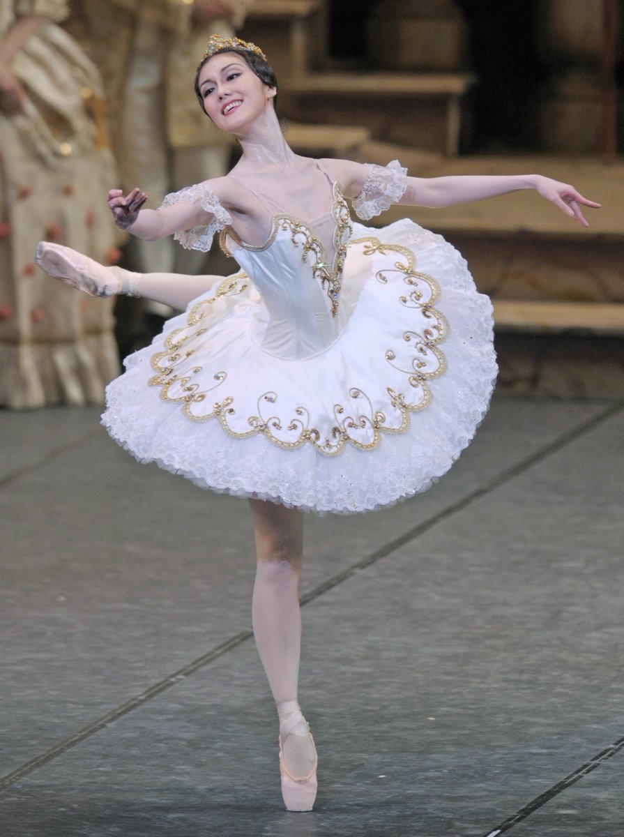 MaisonDeBallet's tweet photo. 台風13号の影響により、本日9/8(金)の一部スケジュールを変更しましたが、19時以降予定どおり開講します。

■19:00-20:30「初級」/20:30-21:00「ショートポアント30」
(担当：青山 季可 先生 (牧阿佐美バレヱ団プリンシパル) )

(クラスのご予約はこちら)　https://t.co/sC0LADOQ1M https://t.co/8gVh0qec9M