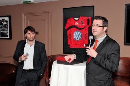 KARLOLIVE's tweet photo. Quel souvenir. 
En 2011, dans les salons @LeRugbyClub, l’inoubliable Christophe Dominici nous expliquait que la victoire du quart de finale de la coupe du monde 2007, s’était dessinée dès le #Haka. « J’étais au musée Grevin, je n’ai pas bougé une mâchoire! ».  Ce jour-là à Cardiff les Français s’étaient imposés 18-20 à l’issue d’un final à la Pyrrhus. 
#fra #WorldCup